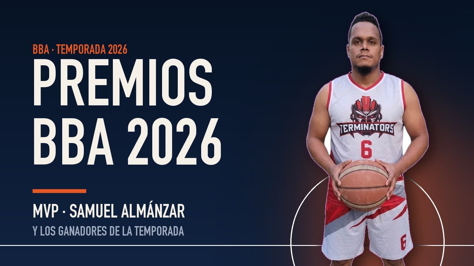 Samuel Almánzar con el uniforme de Terminators junto al título Premios BBA 2026